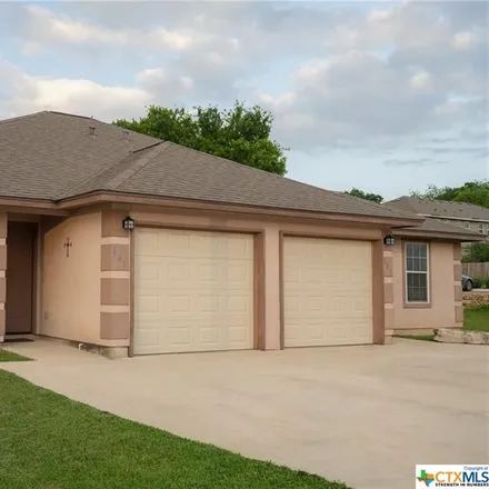 Buy this studio duplex on 327 South Water Lane in New Braunfels, TX 78130