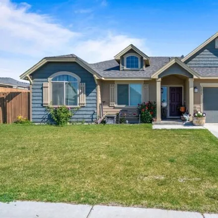 Buy this 3 bed house on 5239 Nashville Drive in Pasco, WA 99301