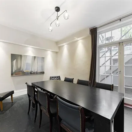 Image 4 - Cadogan Place, London, SW1X 9BS, United Kingdom - Apartment for rent