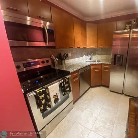 Buy this 1 bed condo on 122 Northeast 19th Court in Wilton Manors, FL 33305