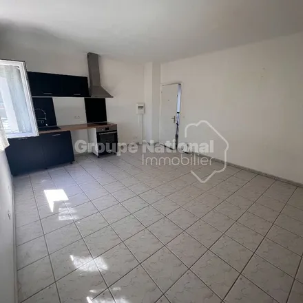 Rent this 2 bed apartment on Rue Émile Zola in 13220 Châteauneuf-les-Martigues, France