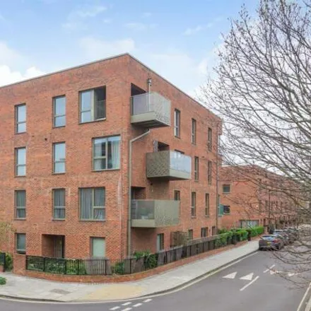Buy this 1 bed apartment on Benhill Road in London, SE5 7NH