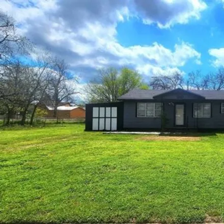 Buy this 3 bed house on 1933 West Dakota Avenue in Chickasha, OK 73018