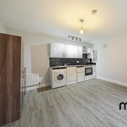 Rent this studio apartment on Green Lanes in London, N13 5UE