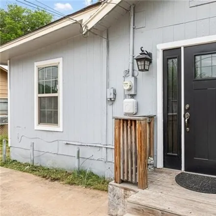 Image 3 - 1133 East Henderson Street, Cleburne, TX 76031, USA - House for sale