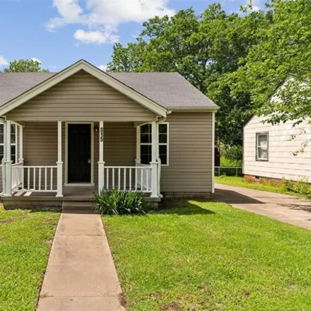 Buy this 2 bed house on 371 South Weenonah Avenue in Claremore, OK 74017