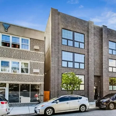Rent this 3 bed condo on 5822-5828 North Lincoln Avenue in Chicago, IL 60659