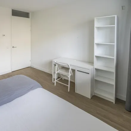 Rent this 3 bed room on Valkenburgerstraat 90 in 1011 LZ Amsterdam, Netherlands