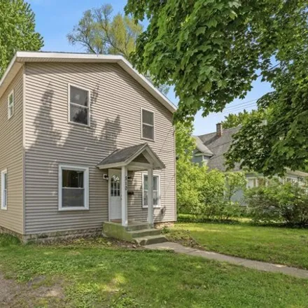 Buy this 4 bed house on 122 East Ellis Street in Belding, Ionia County