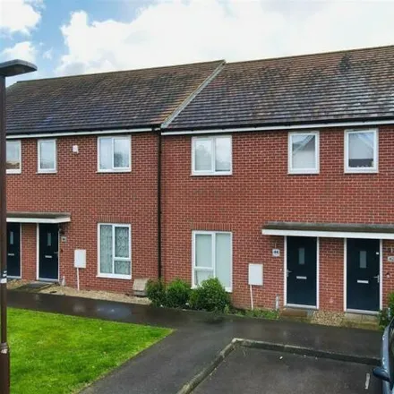 Buy this 3 bed townhouse on Bowling Green Close in Bletchley, MK2 2FG