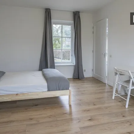 Rent this 8 bed room on Osdorperweg 928C in 1067 TE Amsterdam, Netherlands