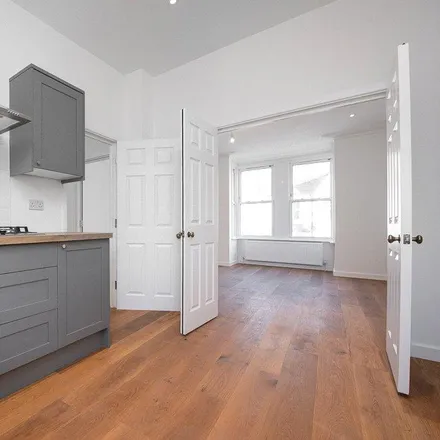 Rent this 3 bed apartment on Minet Avenue in London, NW10 8AL