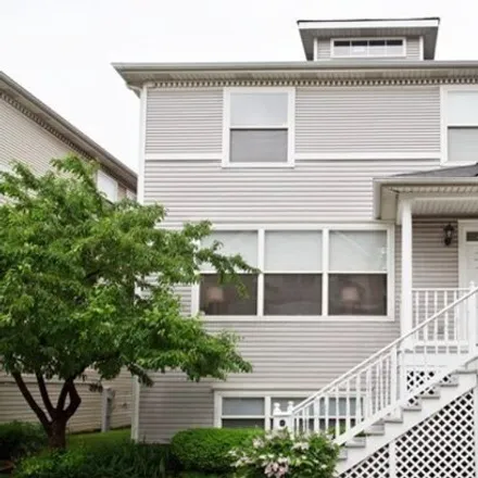 Buy this 3 bed house on 4257 North Kolmar Avenue in Chicago, IL 60641