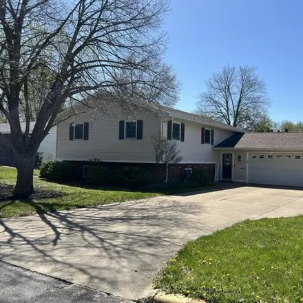 Buy this 4 bed house on 871 West Chase Street in Macomb, IL 61455