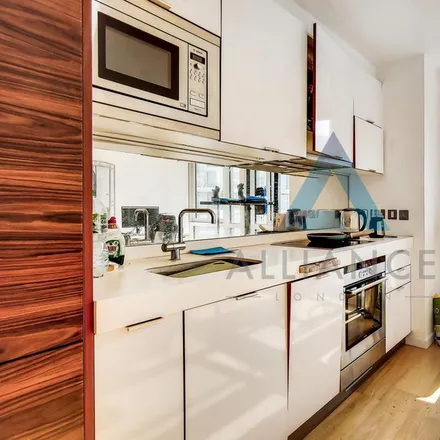 Rent this studio apartment on Ontario Tower in 4 Fairmont Avenue, London
