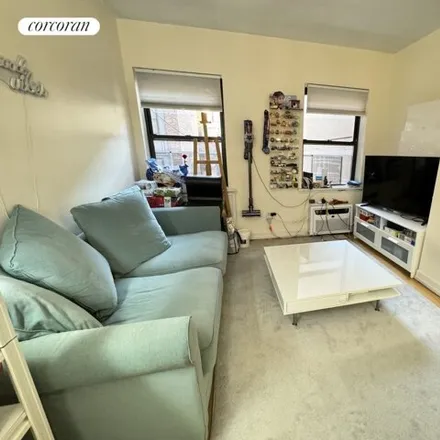 Image 3 - 58 W 36th St Apt 4B, New York, 10018 - Apartment for rent