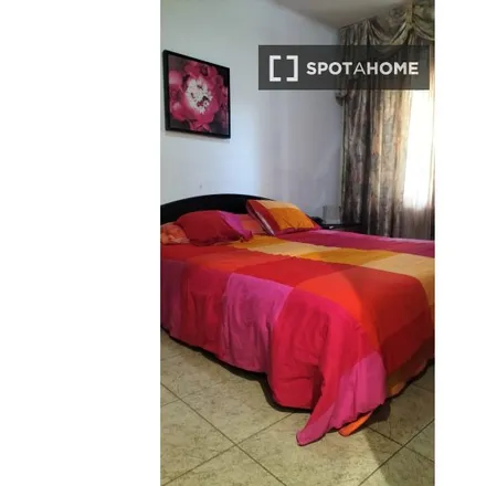Rent this 2 bed room on Ronda de Dalt - Pota Nord in 08924 Santa Coloma de Gramenet, Spain