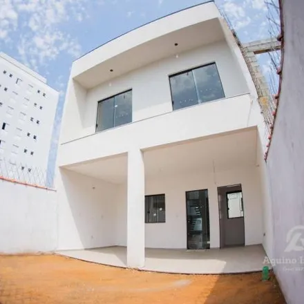 Buy this 3 bed house on Avenida Alberto Winter de Araujo in Piracangaguá, Taubaté - SP