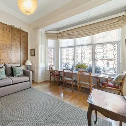 Image 1 - 31 Egerton Gardens, London, SW3 2BY, United Kingdom - Apartment for sale