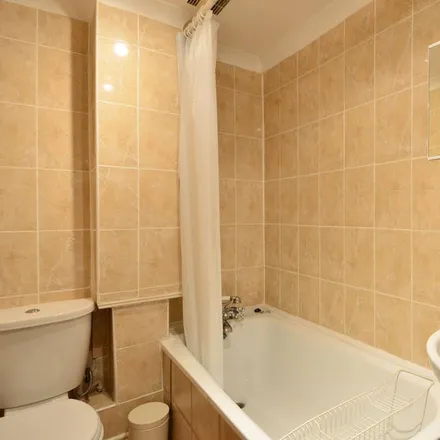 Image 7 - Victoria Court, 17/19 Kempsford Gardens, London, SW5 9LA, United Kingdom - Apartment for rent