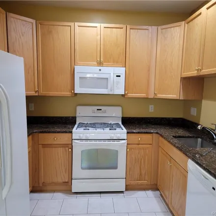 Rent this 2 bed apartment on 49 Last Leaf Circle in Windsor, CT 06095