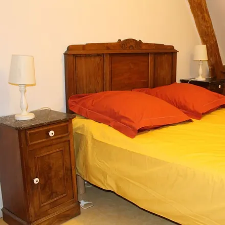 Rent this 2 bed townhouse on 72200 Mareil-sur-Loir
