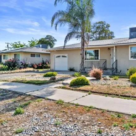 Image 2 - 3875 North Pleasant Avenue, Fresno, CA 93705, USA - House for sale