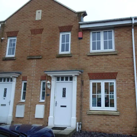 Rent this 3 bed townhouse on Stoneycroft Road in Sheffield, S13 9DQ