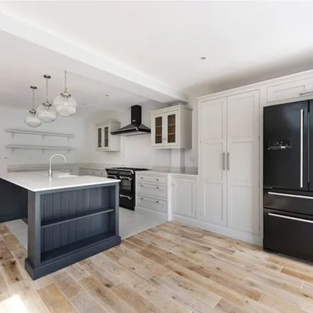 Rent this 5 bed duplex on Sidmouth Road in Brondesbury Park, London