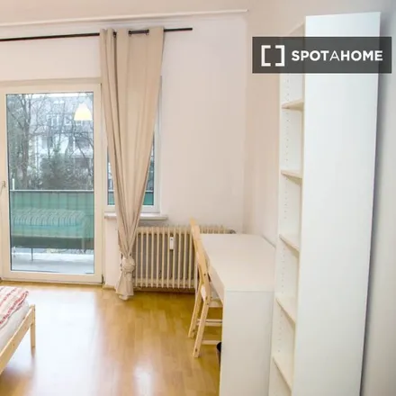 Rent this 3 bed room on Wandsbeker Chaussee in 22089 Hamburg, Germany