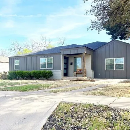 Buy this 3 bed house on 879 West 18th Street in Big Spring, TX 79720