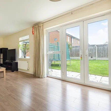 Rent this 4 bed house on Hunter Way in Easthampstead, RG12 9SH