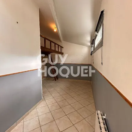 Rent this 2 bed apartment on 2 Chemin de la Chapelle in 78470 Saint-Rémy-lès-Chevreuse, France