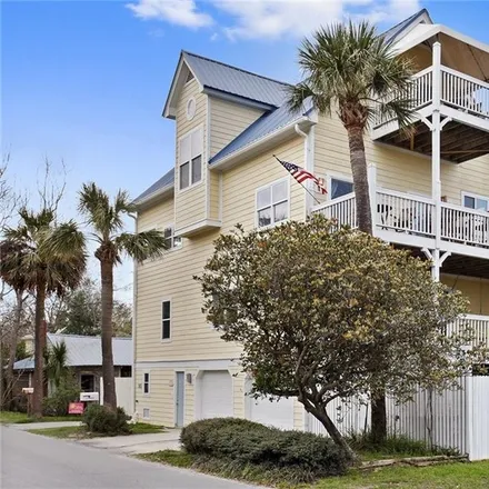 Image 1 - Lighthouse Inn, Bed & Breakfast, Meddin Drive, Tybee Island, Chatham County, GA 31328, USA - Duplex for sale