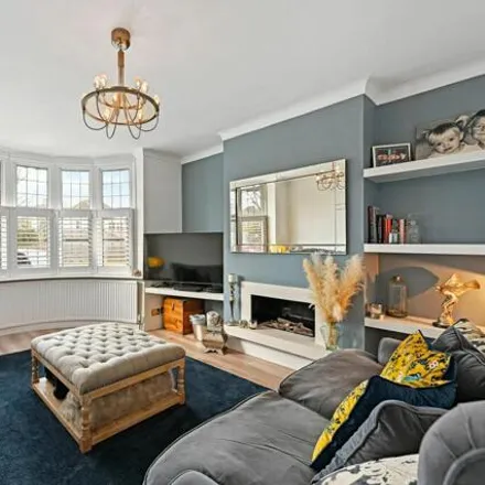 Buy this 3 bed duplex on 165 Banstead Road South in London, SM2 5LJ