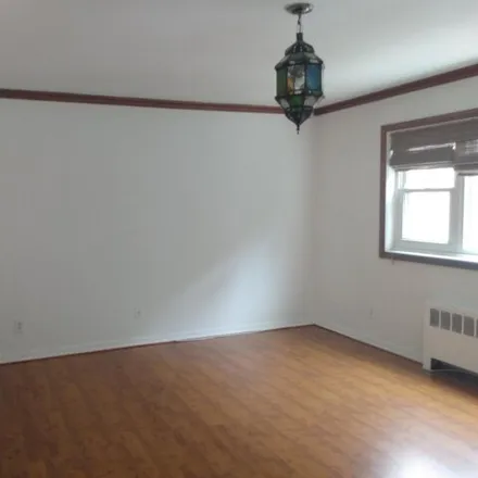 Rent this 3 bed apartment on 5434 Valles Avenue in New York, NY 10471