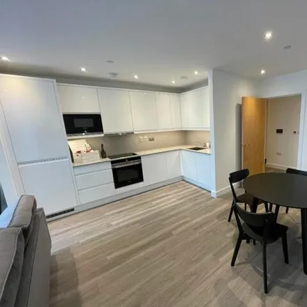 Rent this 3 bed room on Lismore Boulevard in London, NW9 4DD