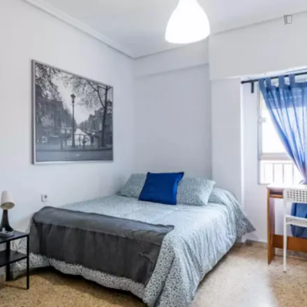 Rent this 4 bed room on El Miracle in Carrer de la Historiadora Sylvia Romeu, 46021 Valencia