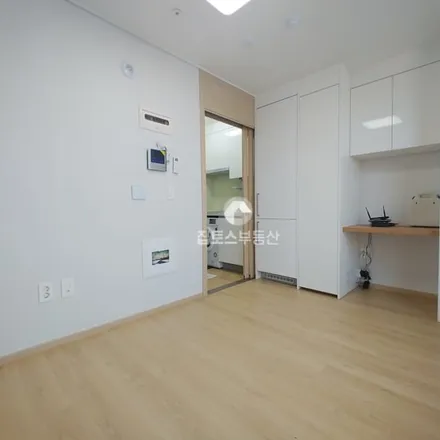 Rent this studio apartment on 서울특별시 관악구 봉천동 914-4