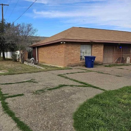 Image 4 - 2702 E Stewart St, Laredo, Texas, 78043 - House for sale