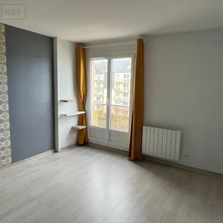 Image 4 - 18 Rue du Val de Saire, 50100 Cherbourg-en-Cotentin, France - Apartment for rent