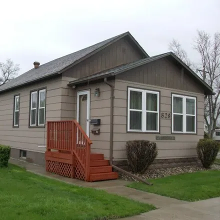Buy this 3 bed house on 425 North Dakota Street in Aberdeen, SD 57401