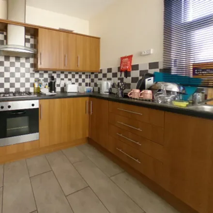 Rent this 5 bed townhouse on Mayville Avenue in Leeds, LS6 1NQ