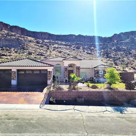 Buy this 5 bed house on 738 Country Club Drive in Kingman, AZ 86401