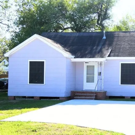 Buy this 2 bed house on 5274 East Parkway Drive in Beaumont, TX 77705