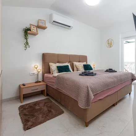Rent this 3 bed house on 23235 Općina Vrsi