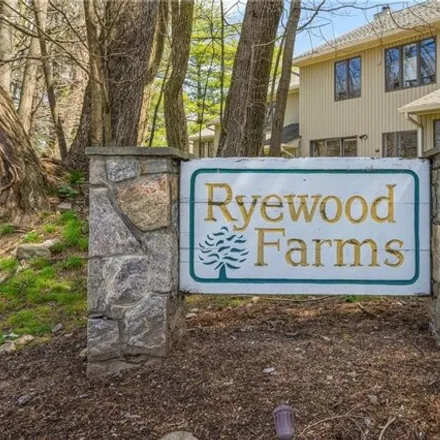 Rent this 3 bed townhouse on 6 Ryewood Farm Drive in Village of Mamaroneck, NY 10543