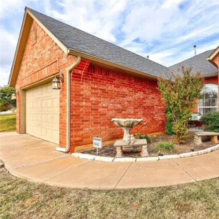 Image 2 - 10935 Blue Sky Drive, Midwest City, OK 73130, USA - House for sale