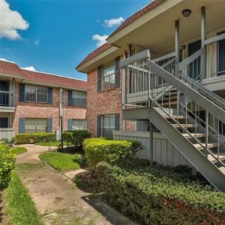 Rent this 1 bed condo on Bering Drive in Houston, TX 77057