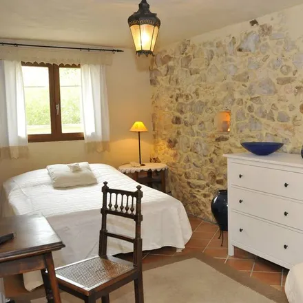 Rent this 3 bed house on La Capelle-et-Masmolène in Gard, France